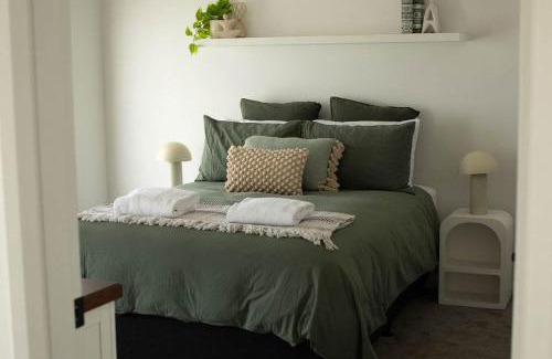 Dubbo House | Home Away From Home - Contemporary Sophistication