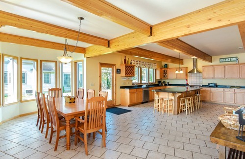 Waterfront Greens House | Home Away From Home: Lakefront, Dock Slip, Hot Tub, Fire Pit!