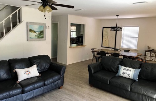 Fernandina Beach House | Home Away from Home- Short Walk To Beach- Cozy Beach Cottage