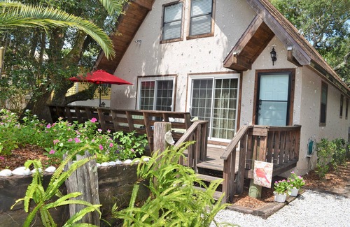 Fernandina Beach House | Home Away from Home- Short Walk To Beach- Cozy Beach Cottage
