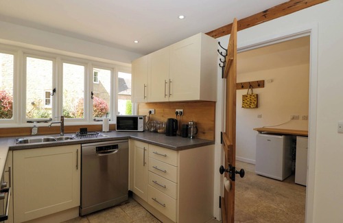 Todenham Cottage | HOME FARM BARN, pet friendly, with a garden in Moreton-In-Marsh