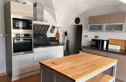 Arpaillargues-et-Aureillac Villa | Homerez - Spacious Villa near Arpaillargues