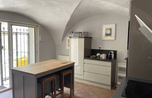 Arpaillargues-et-Aureillac Villa | Homerez - Spacious Villa near Arpaillargues