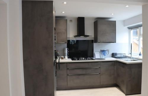 Bilston House | Home from Home-Family&Contractor Friendly-Sleeps 7