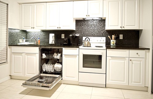 Warm Mineral Springs House | Home in North Port, AC, Wi-Fi, five minutes walk to Warm Mineral Springs