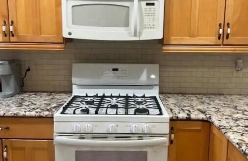 Linden House | Home Mins From NYC & NWK Airport