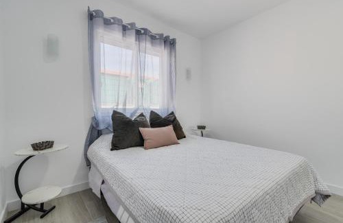Sonnenland Apartment | Home2Book Vibrant Maspalomas Stay, Pool & Terrace