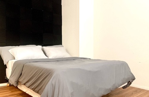 Fontana House | Homeinn - Private Guest House w/King Bed