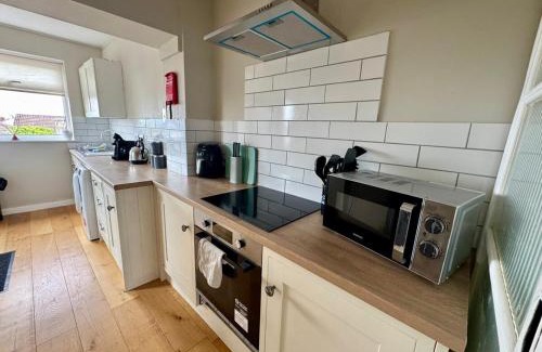 Mynyddbach House | Homely 2 Bedroom Escape – Minutes to City & Beach