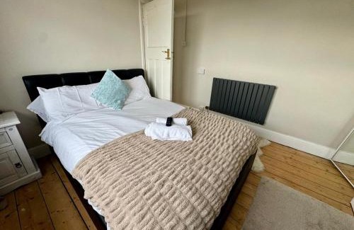 Mynyddbach House | Homely 2 Bedroom Escape – Minutes to City & Beach