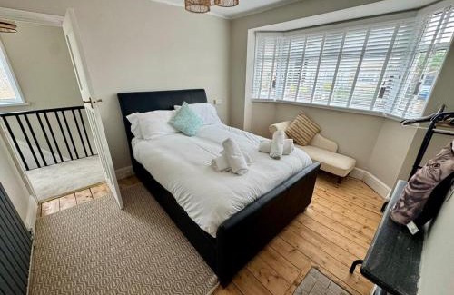 Mynyddbach House | Homely 2 Bedroom Escape – Minutes to City & Beach