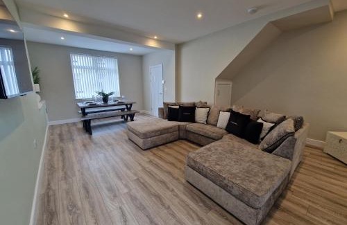 Merthyr Tydfil House | Homely 3 Bedroom home near town centre & only 1 mile from Bike Park Wales