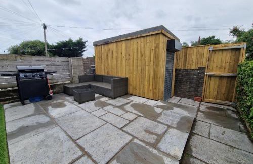 Merthyr Tydfil House | Homely 3 Bedroom home near town centre & only 1 mile from Bike Park Wales