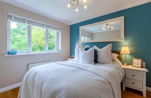Runnymede House | Homely 4 Bedroom House Addlestone