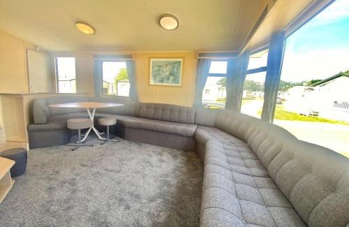 Clacton-on-Sea House | Homely 8 Berth Caravan At Highfield Grange In Essex Ref 26445Ba