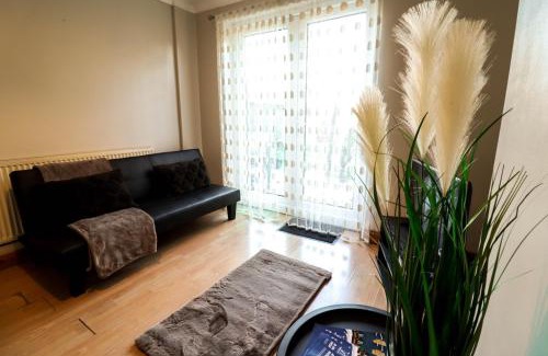 Luton Apartment | Homely Contractor House - Enjoy Free, Convenient Parking