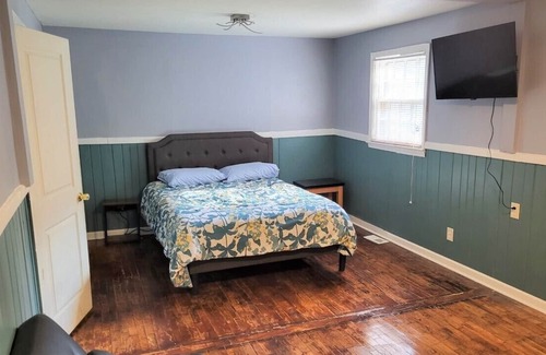 Paw Creek Cottage | Homely cottage close to the airport and rafting center