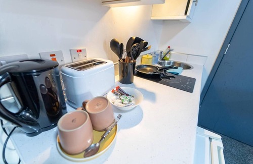 Birmingham Apartment | Homely Studio Next to City Centre
