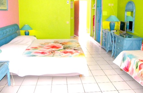 Pointe de la verdure Apartment | Homerez - 30 m away from the beach! Studio for 4 ppl. with sea view at Le Gosier
