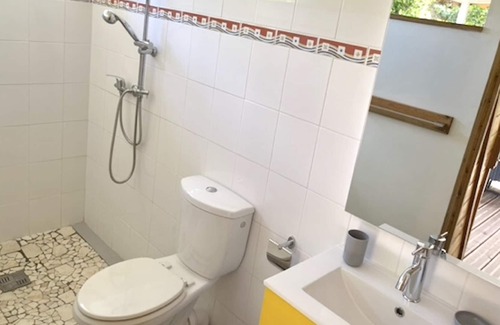 Perinet House | Homerez - Amazing bungalow 1 km away from the beach for 2 ppl. with shared pool