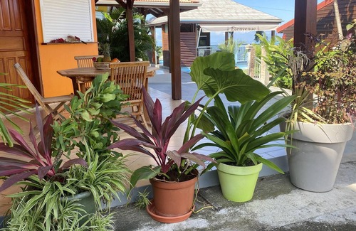 Marigot House | Homerez - Amazing bungalow 6 km away from the beach for 6 ppl. with shared pool