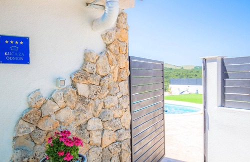 Jadrtovac House | Homerez - Big house 5 km away from the beach for 9 ppl. with swimming-pool