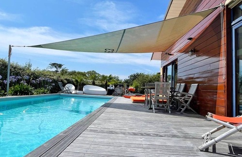 Landunvez Villa | Homerez - Big villa for 9 ppl. with swimming-pool and terrace at Landunvez