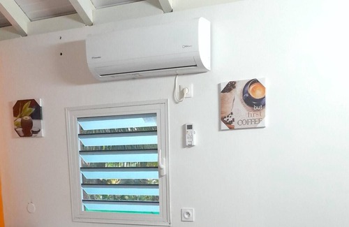 Petit-Bourg House | Homerez - Bungalow 15 km from the beach for 2 pers. with garden in Petit-Bourg