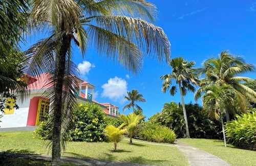 Sainte-Rose House | Homerez - Charming House in Sainte-Rose with Pool