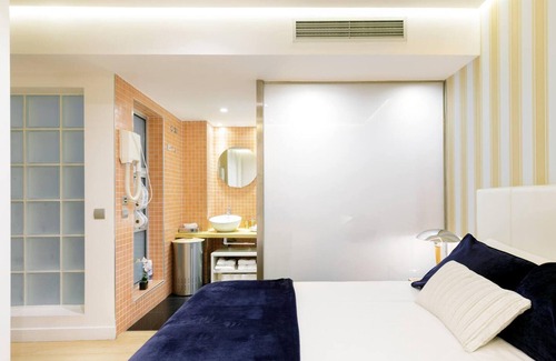 Palos de la Frontera Apartment | Homerez - Cozy Apartment in Madrid, 70 m², Pool