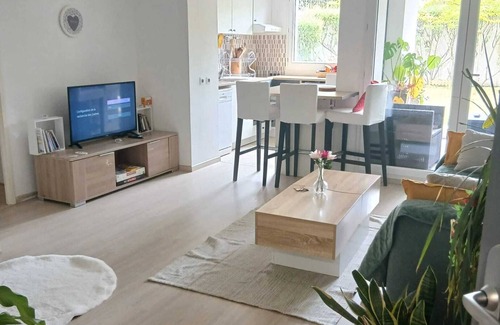 La Grace de Dieu Sud Apartment | Homerez - Cozy Apartment in Caen with Terrace and Garden