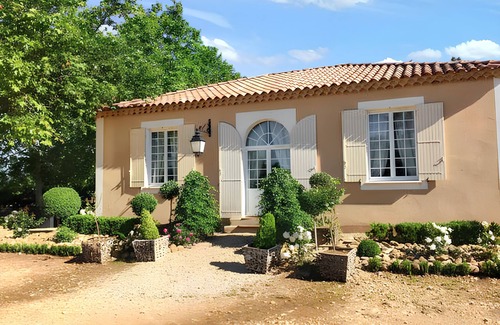 Arles House | Homerez - Cozy House in Arles with Garden and Private Parking