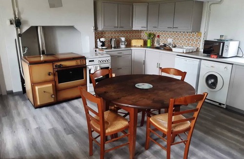 Chenerailles - Auzances - Bellegarde et Haut Pays Marchois House | Homerez - Cozy House Near Charron with Garden