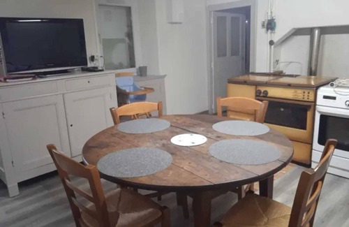 Chenerailles - Auzances - Bellegarde et Haut Pays Marchois House | Homerez - Cozy House Near Charron with Garden