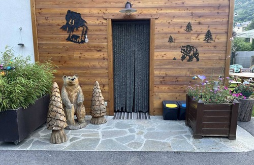 LʼArgentiere-la-Bessee Apartment | Homerez - Apartment L'Argentière