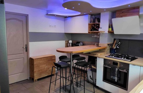 Dreux House | Homerez - House Dreux, private parking