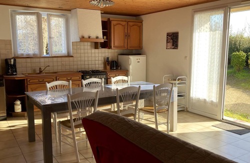Beauvoir-sur-Mer House | Homerez - House 4 km away from the beach for 6 ppl. at Beauvoir-sur-Mer