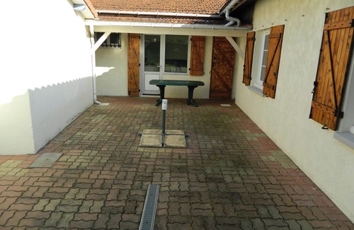 Le Verdon-sur-Mer House | Homerez - House Le Verdon + Private Garden