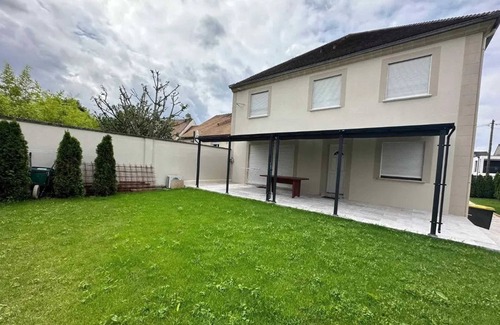 Pontault-Combault House | Homerez - House in Pontault-Combault