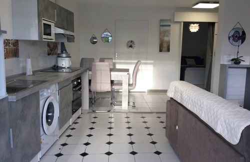 Le Port House | Homerez - House in Port, mountain view.