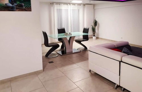 Saintry-sur-Seine Apartment | Homerez - Nice appartement for 4 ppl. with terrace at Saintry-sur-Seine