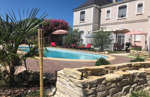 Saint-Cyr-sur-Loire Villa | Homerez - Refined Villa in Saint-Cyr-sur-Loire with Private Pool
