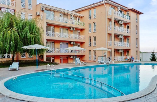 Tankovo Apartment | Homerez - Studio 3 km away from the beach for 2 ppl. with shared pool at Tankovo