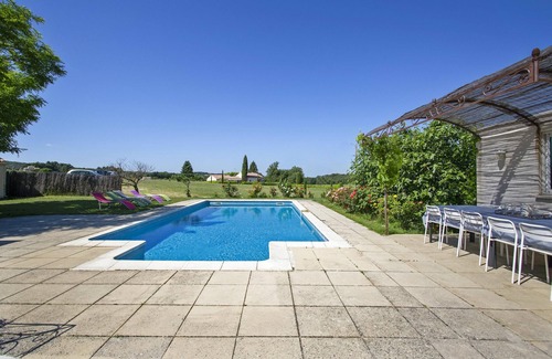 La Tour-d'Aigues Villa | Homerez - Villa, La Tour-d'Aigues