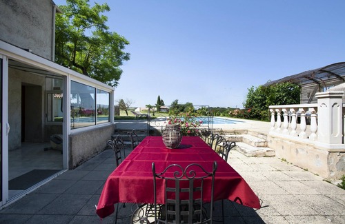 La Tour-d'Aigues Villa | Homerez - Villa, La Tour-d'Aigues