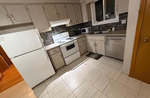 Kitchener House | Homestay at Heart Of Kitchener-Free Wifi & Parking