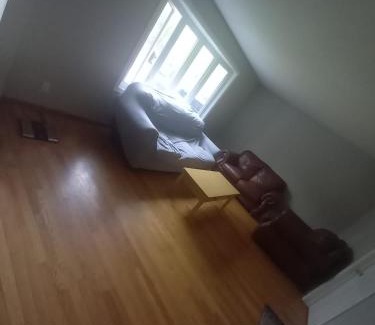 Kitchener House | Homestay at Heart Of Kitchener-Free Wifi & Parking