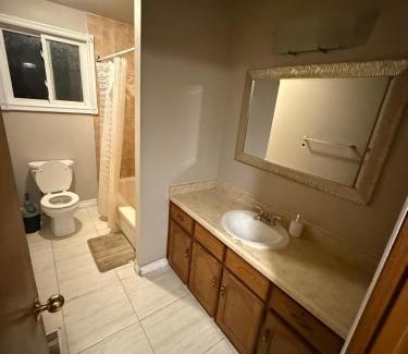 Kitchener House | Homestay at Heart Of Kitchener-Free Wifi & Parking