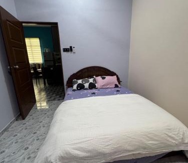Bachok House | Homestay Kamilia