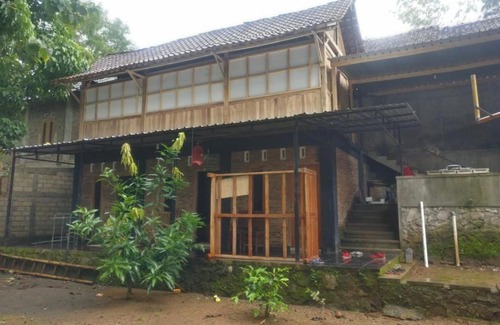 Muntuk Hostel | Homestay Kurnia